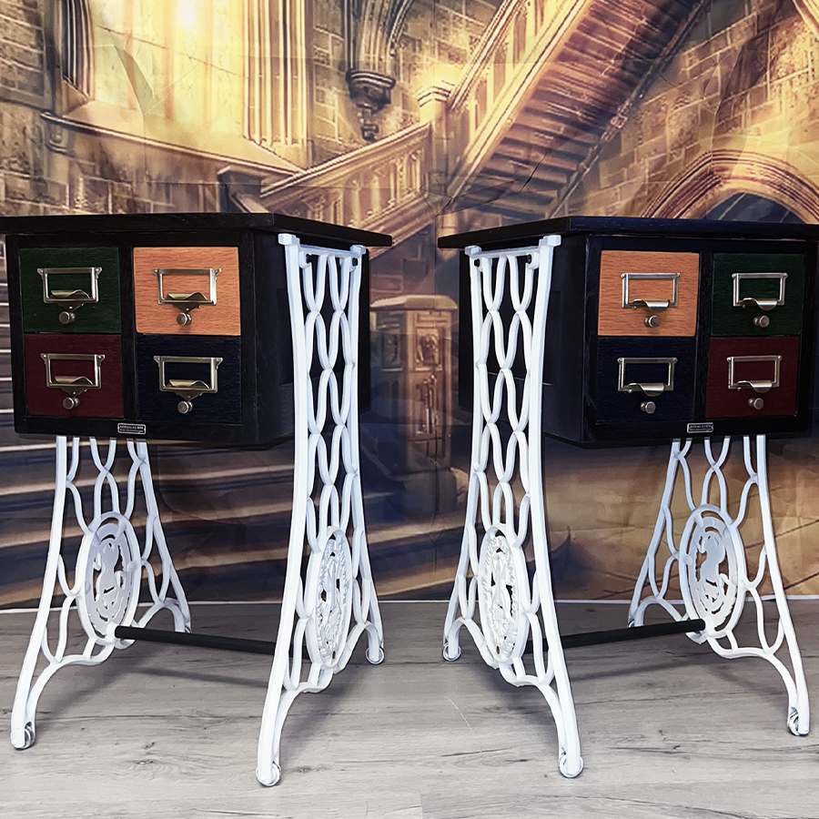 Nähmaschinen Nachttisch beide